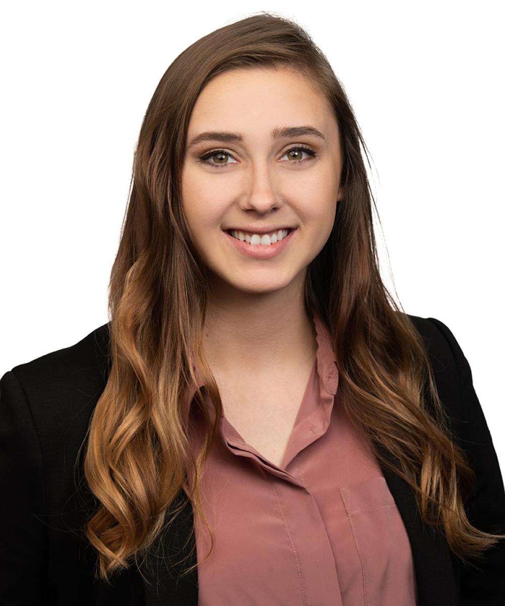 Kenzie | Client Associate | Summit Investment Advisors MN